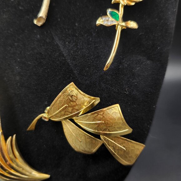 Vintage Floral Brooch Lot (Cora, Angel, Unsigned) - Picture 8 of 8